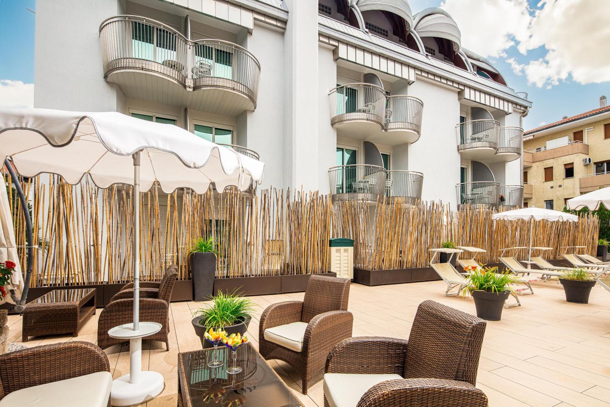 Park Hotel Lignano Sabbiadoro Kültér fotó