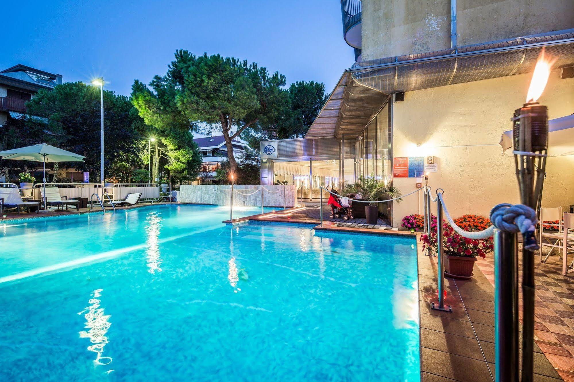 Park Hotel Lignano Sabbiadoro Kültér fotó